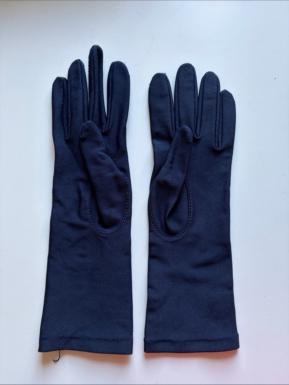 Classic Navy Blue Vintage style Gloves
Small stretch EUC